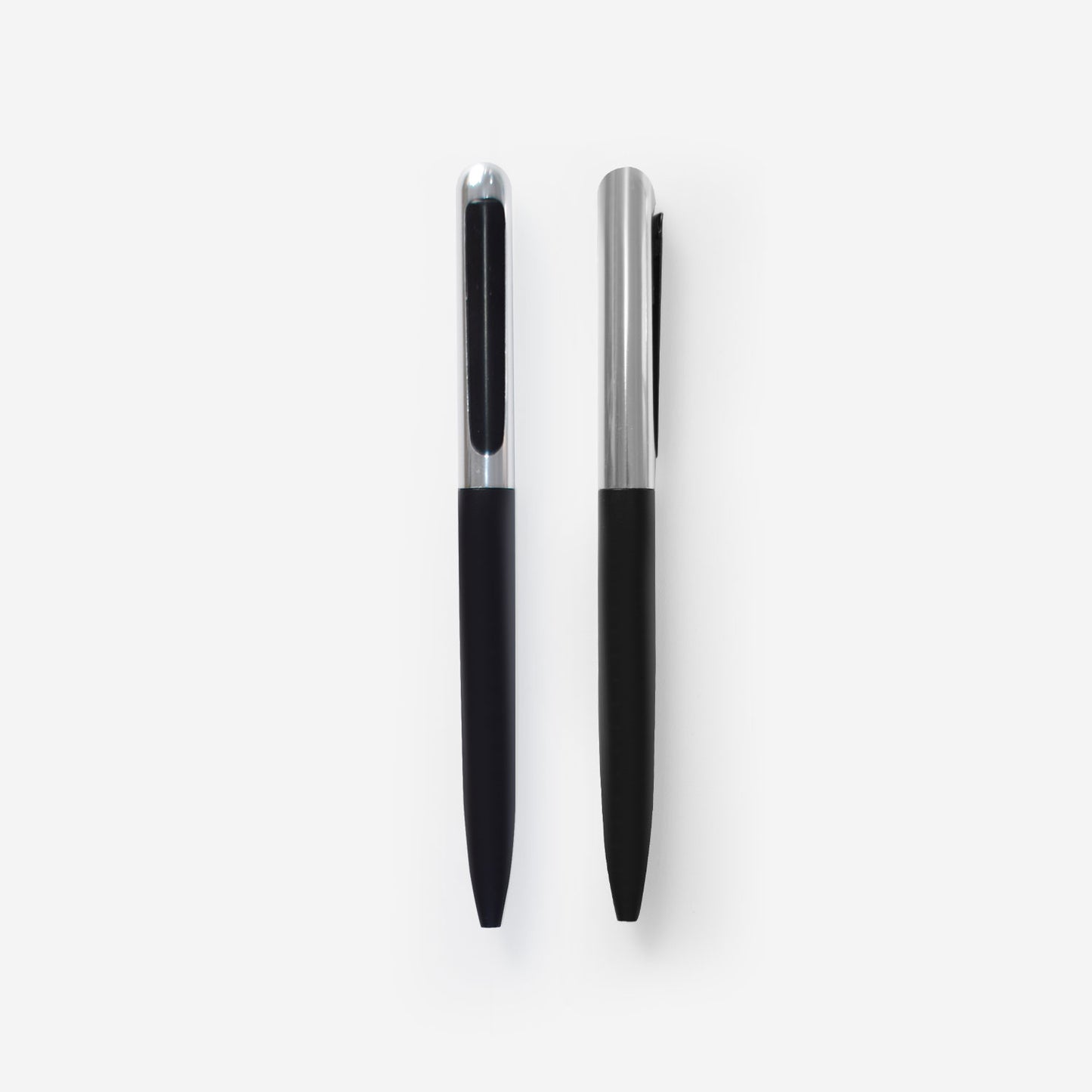 THE BLACK ELEGANCE IN ESSENTIALL TOOLS