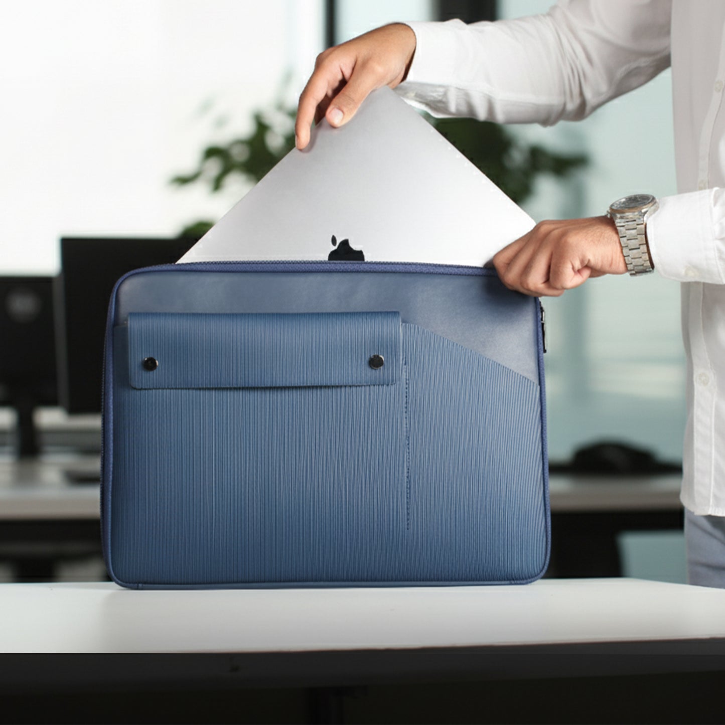 BLUE LINES LAPTOP SLEEVE (CL18 BLUE)
