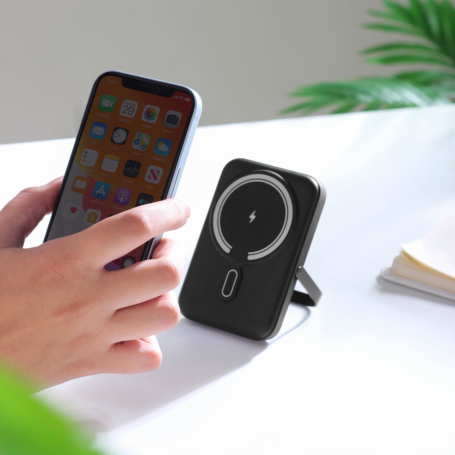 BLACK MAGNETIC WIRELESS (PB9)
