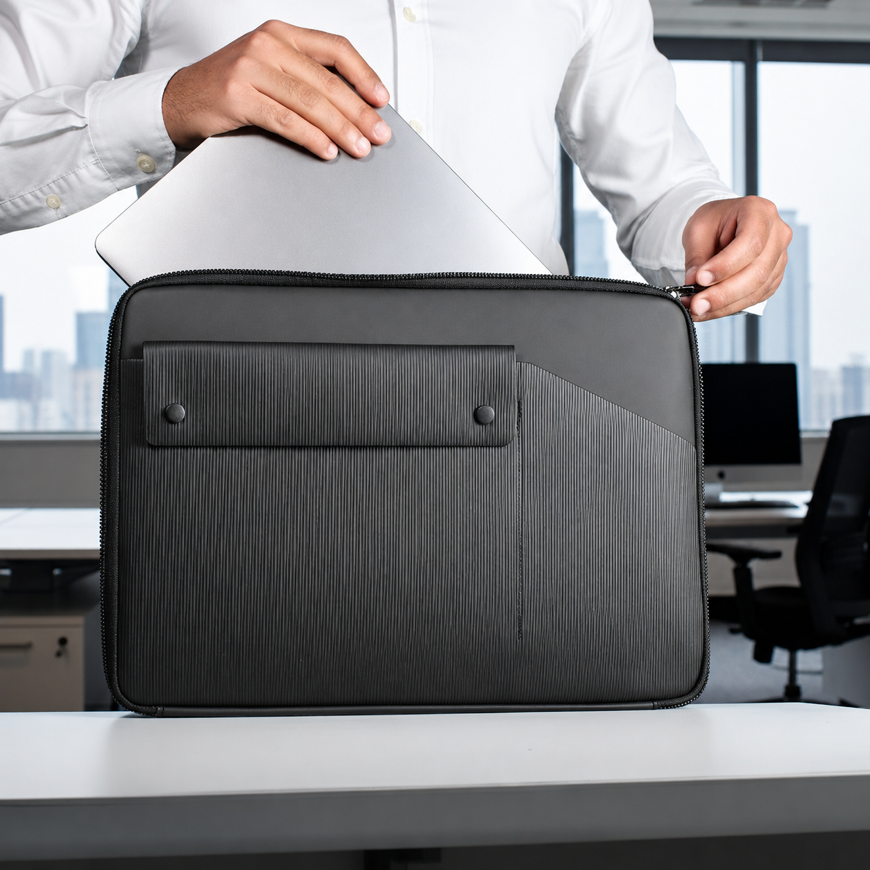 BLACK LINES LAPTOP SLEEVE (CL18 BLACK)
