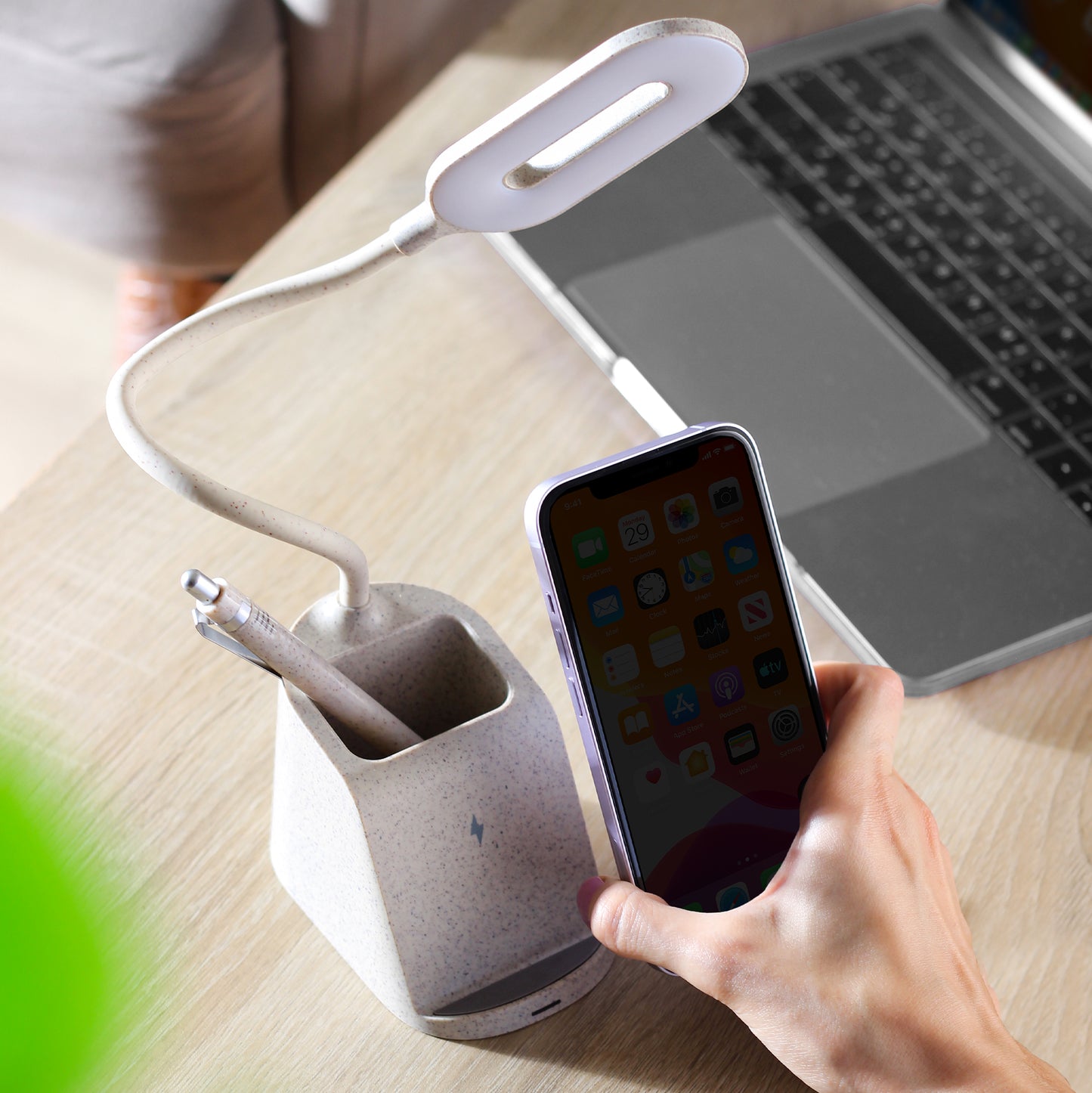 WIRELESS CHARGER WITH DESK LED LAMP (WS WCT24)