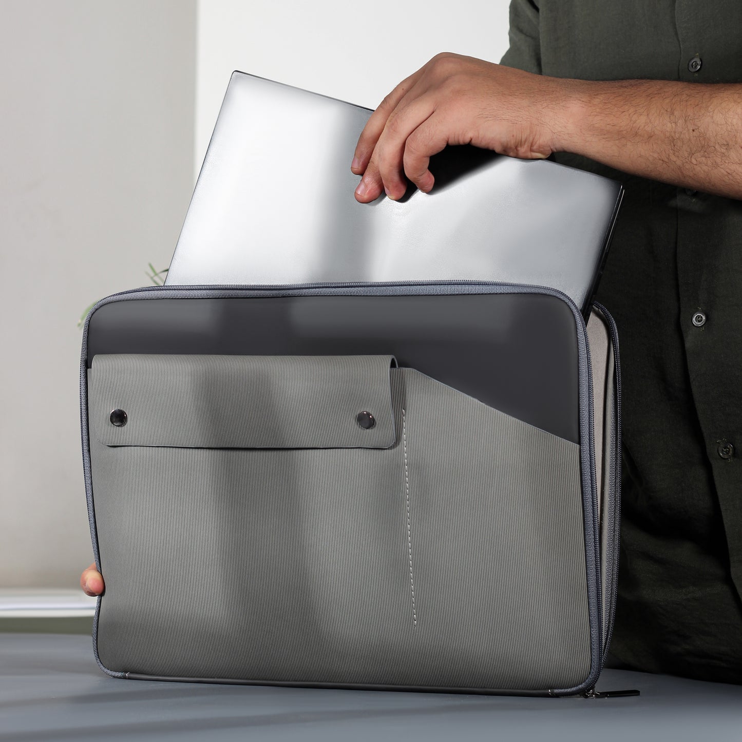GREY LINES LAPTOP SLEEVE