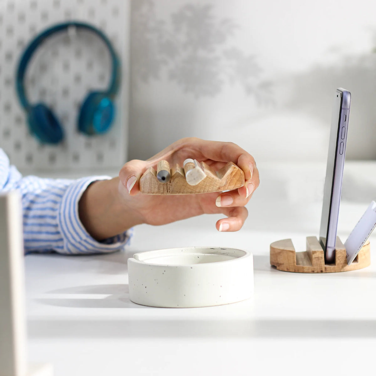 PAPER AND PEN HOLDER